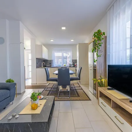 House Gracijela 度假居 法扎纳